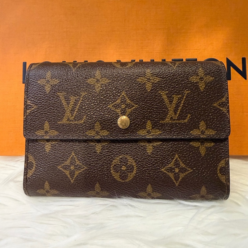 Authentic Louis Vuitton  Monogram Wallet